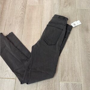 Abercrombie Charcoal Denim skinny jeans NWT
